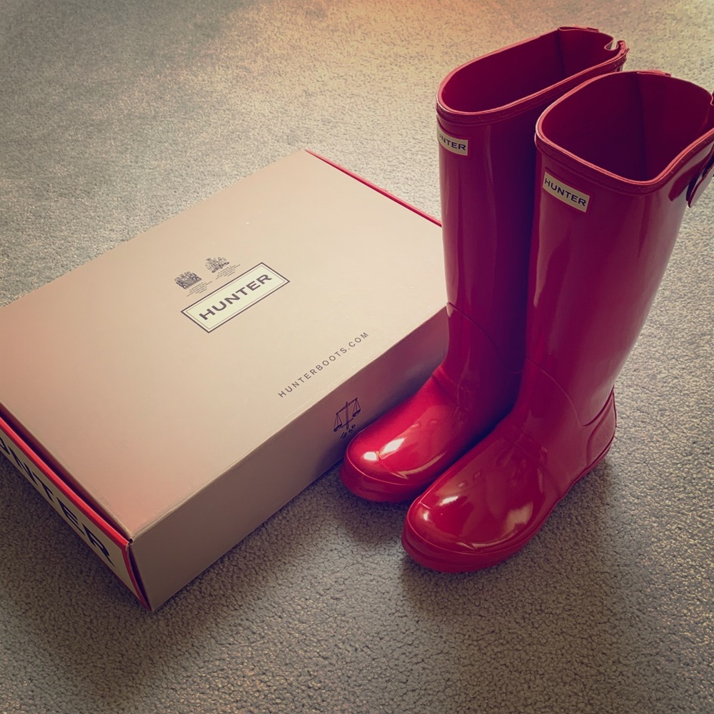 NEVER BEEN WORN! Original Hunter Boots in “Flare”